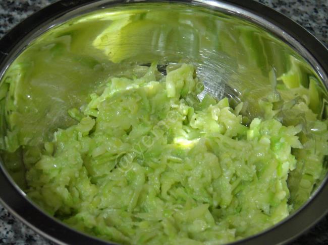 Cevizli Kabak Salatası - Yapılışı (5/12) 