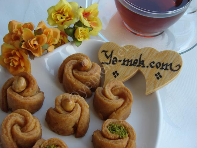 Gül Tatlısı (Gülpare) - Yapılışı (17/20) 