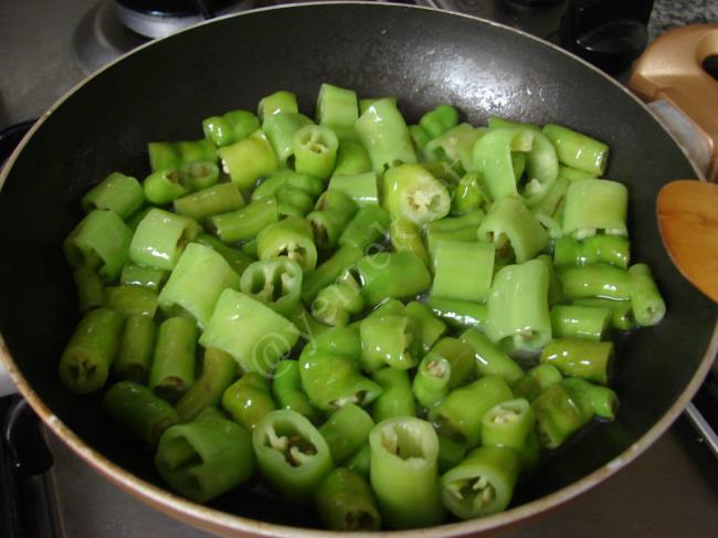 Lorlu Biber Kavurması - Yapılışı (3/12) 