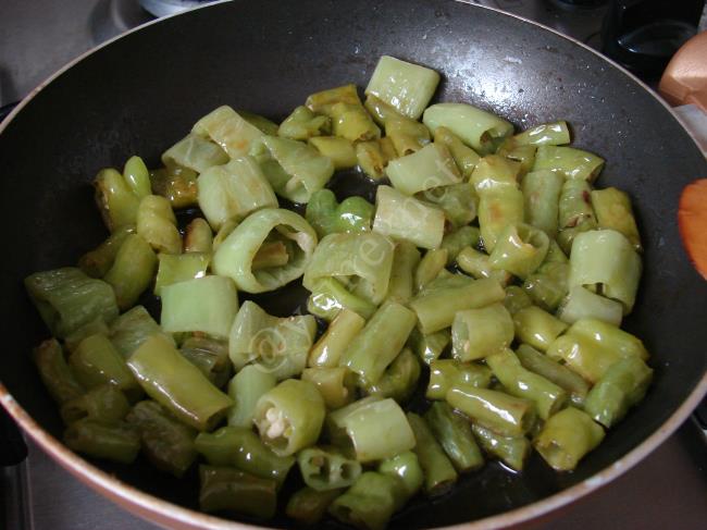 Lorlu Biber Kavurması - Yapılışı (4/12) 