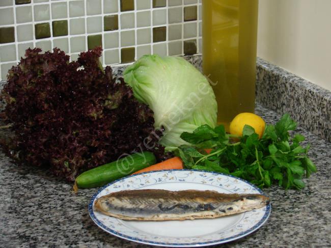 Mevsim Yeşillikli Palamut Salatası Malzemeleri