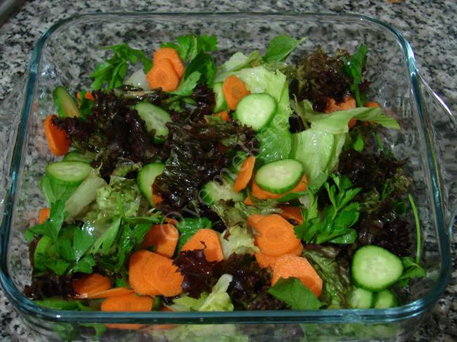 Mevsim Yeşillikli Palamut Salatası - Yapılışı (2/16) 
