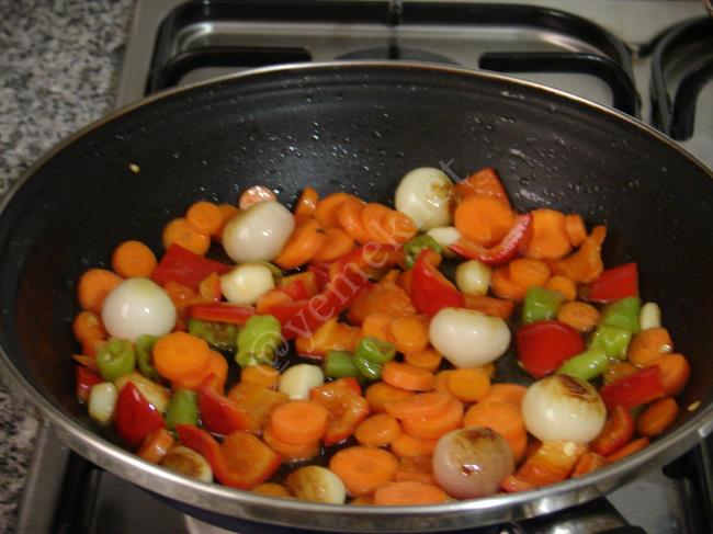 Sebzeli Palamut Sote - Yapılışı (8/16) 