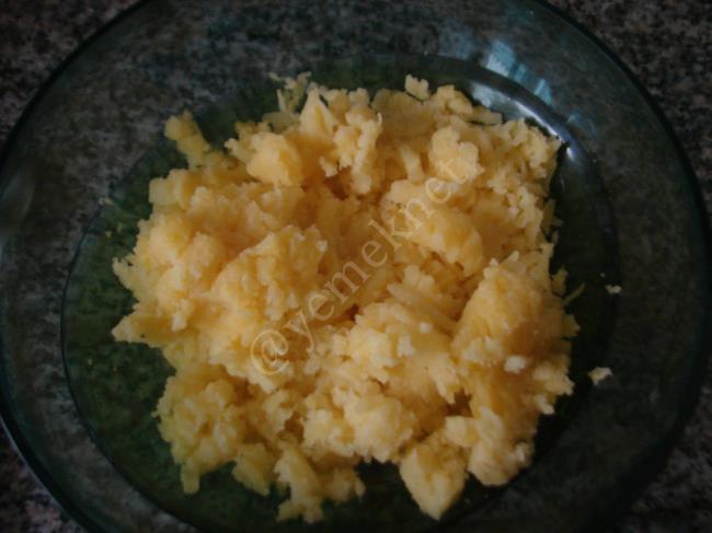 Mayonezli Patates Salatası - Yapılışı (2/12) 