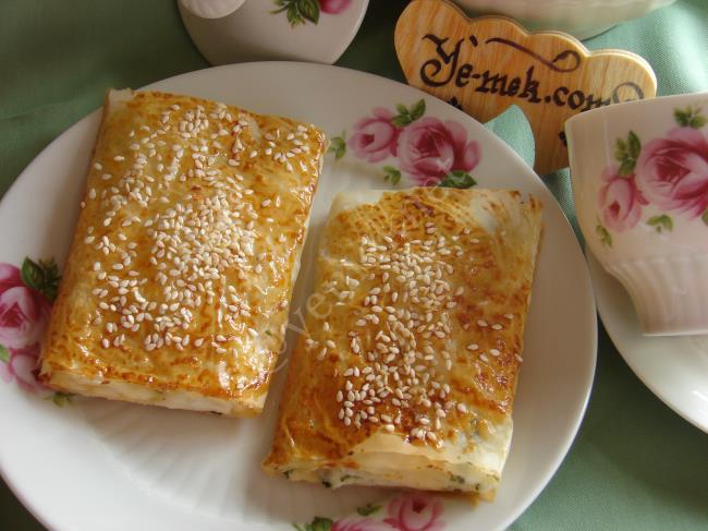 Baklavalık Yufkadan Börek - Yapılışı (12/16) 
