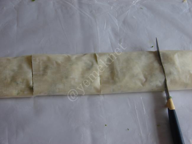 Baklavalık Yufkadan Börek - Yapılışı (7/16) 