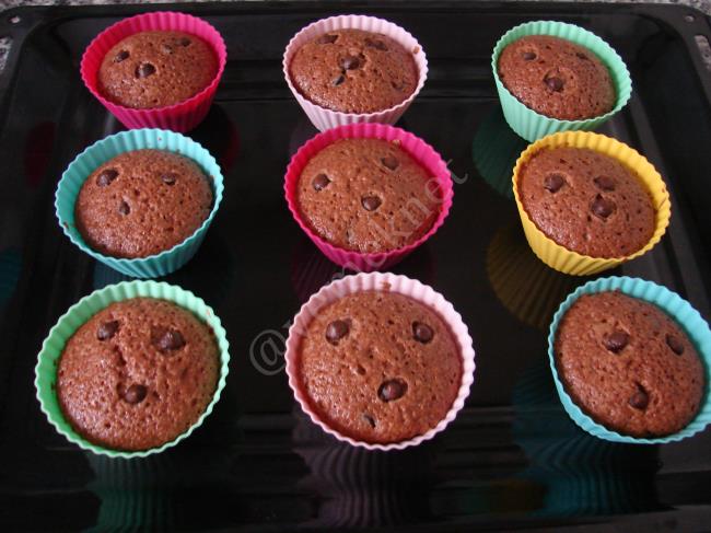 Çikolata Parçacıklı Kakaolu Muffin - Yapılışı (12/16) 