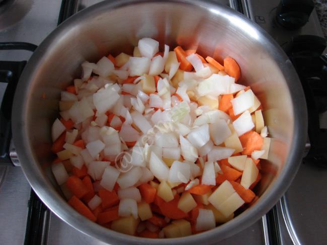 Fındıklı Körili Havuç Çorbası - Yapılışı (2/8) 