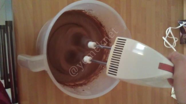 Muhallebili Köstebek Pasta Nasıl Yapılır? (6/24) Resimli Yemek Tarifleri