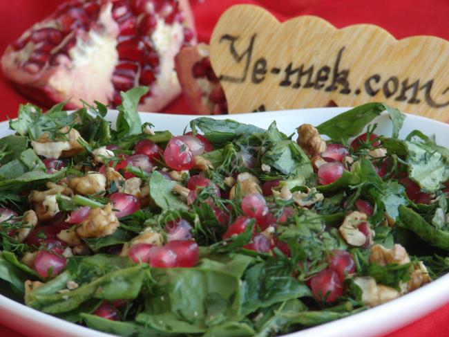 Çiğ Ispanak Salatası Nasıl Yapılır