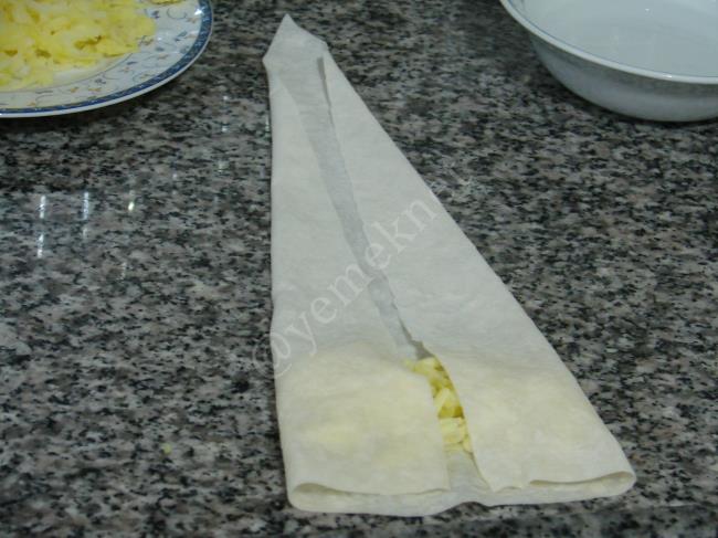 Patatesli Kaşarlı Sigara Böreği - Yapılışı (4/12) 