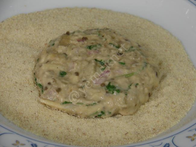 Közlenmiş Patlıcan Köftesi (Kıymasız) - Yapılışı (6/12) 