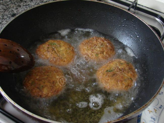 Közlenmiş Patlıcan Köftesi (Kıymasız) - Yapılışı (7/12) 