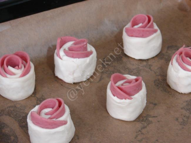 Salamlı Milföy Gülleri - Yapılışı (10/16) 