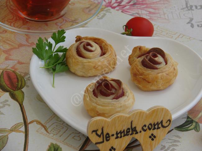 Salamlı Milföy Gülleri - Yapılışı (12/16) 