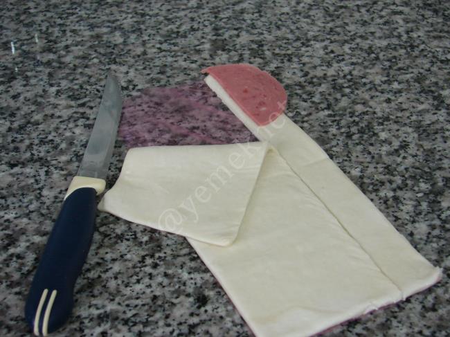 Salamlı Milföy Gülleri - Yapılışı (3/16) 