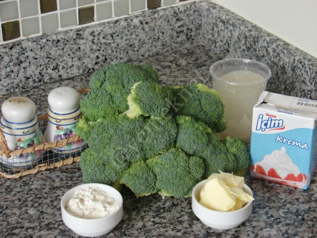 Sütlü Brokoli Çorbası - Yapılışı (1/12) 