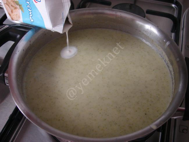 Sütlü Brokoli Çorbası - Yapılışı (8/12) 