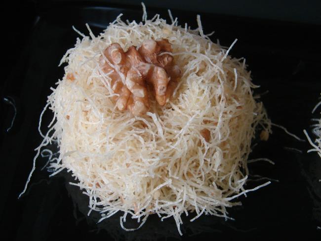 Cevizli Fincan Kadayıfı - Yapılışı (9/16) 