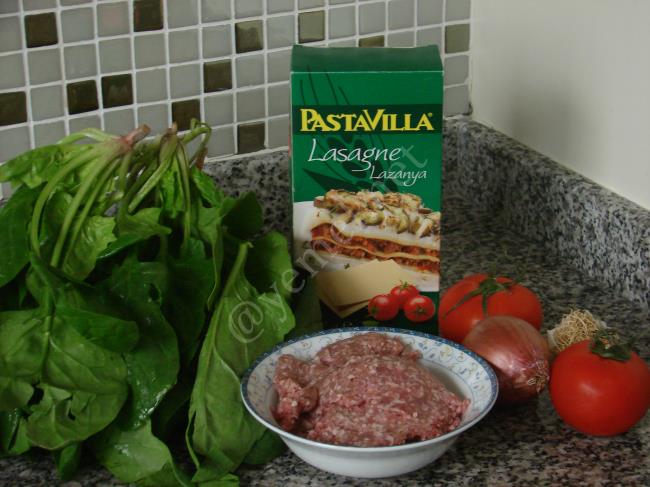 Ispanaklı Kıymalı Lazanya - Yapılışı (1/16) 