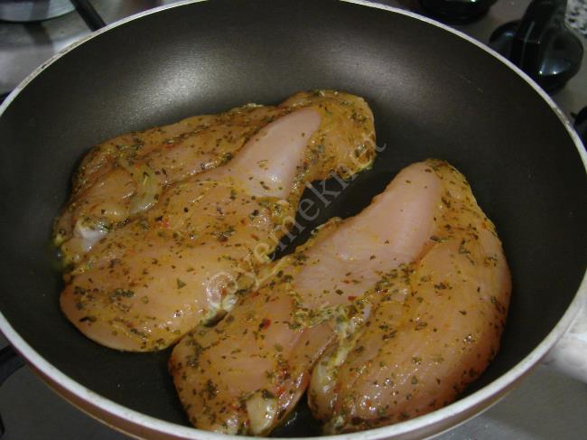 Köri Soslu Tavuk Fileto - Yapılışı (4/8) 