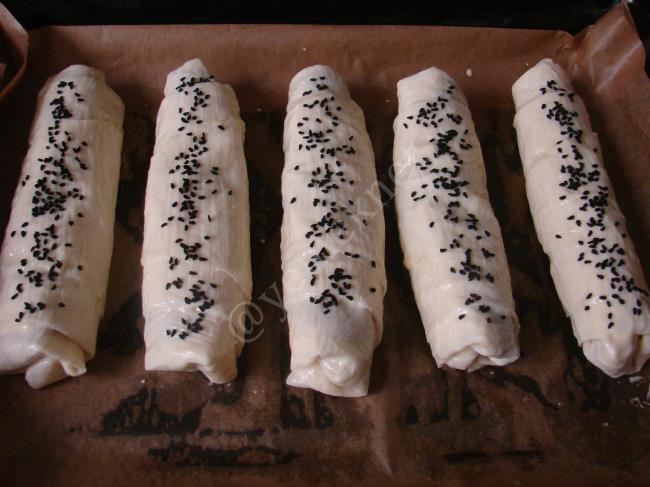 Mantarlı Rulo Börek - Yapılışı (9/12) 
