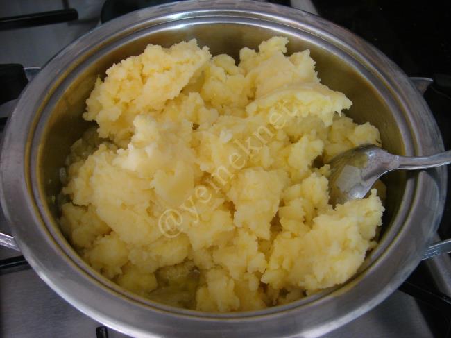 Patatesli Rulo Çörek - Yapılışı (7/20) 