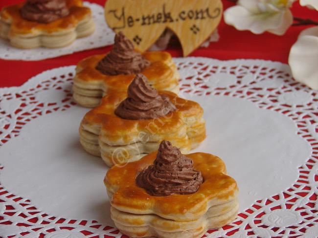 Krema Dolgulu Milföyler - Yapılışı (14/16) 