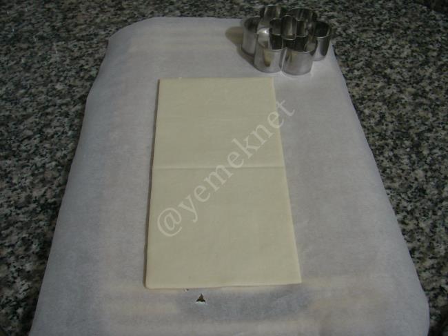 Krema Dolgulu Milföyler - Yapılışı (2/16) 