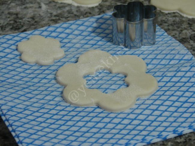 Krema Dolgulu Milföyler - Yapılışı (7/16) 