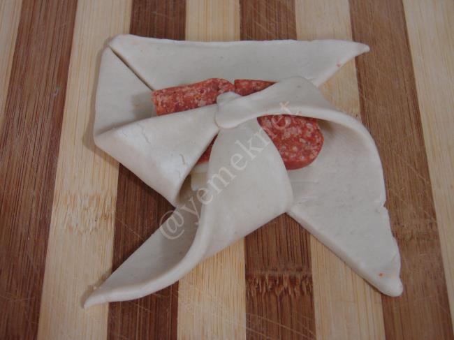 Rüzgar Gülü Böreği - Yapılışı (5/12) 