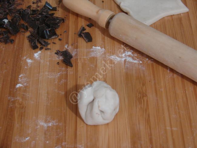 Çikolatalı Milföy Topları - Yapılışı (6/12) 