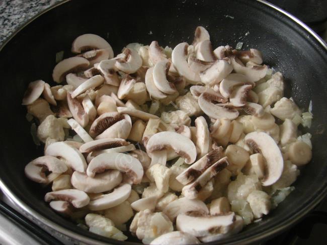 Ispanak Beğendili Tavuk Sote - Yapılışı (3/12) 