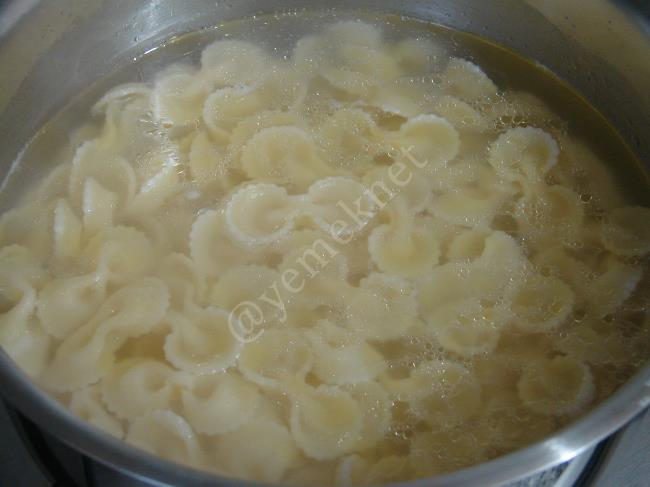 Kremalı Brokolili Makarna - Yapılışı (3/12) 