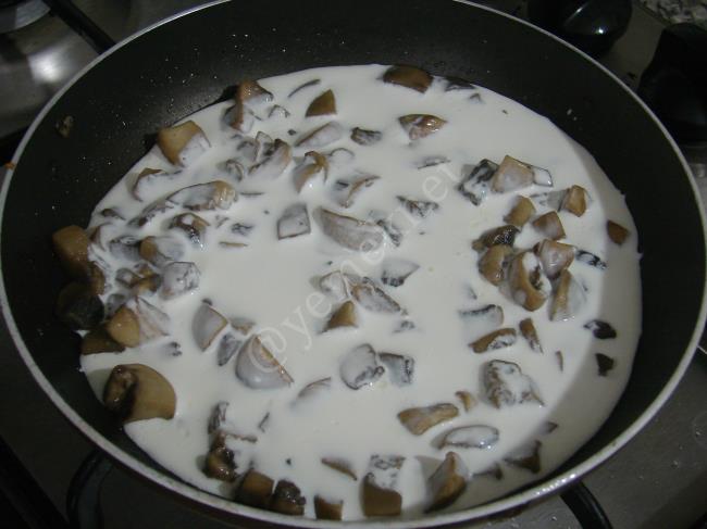 Kremalı Mantarlı Makarna - Yapılışı (4/8) 