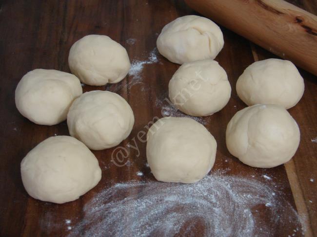 Mayasız Pişi - Yapılışı (3/12) 