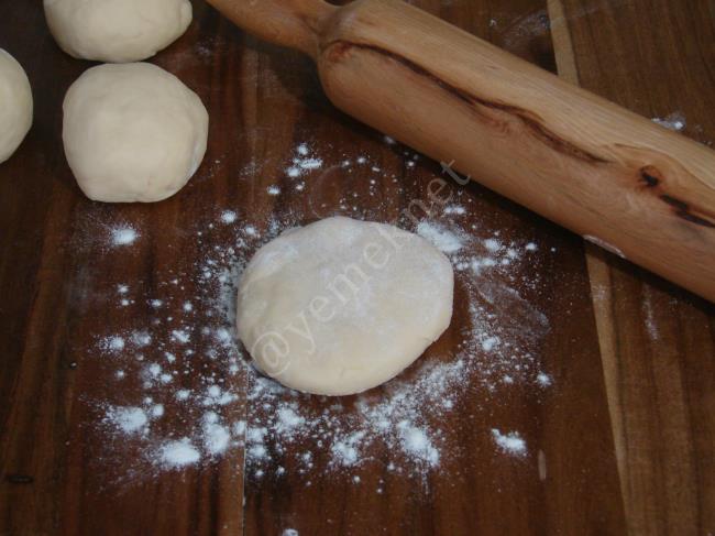 Mayasız Pişi - Yapılışı (4/12) 