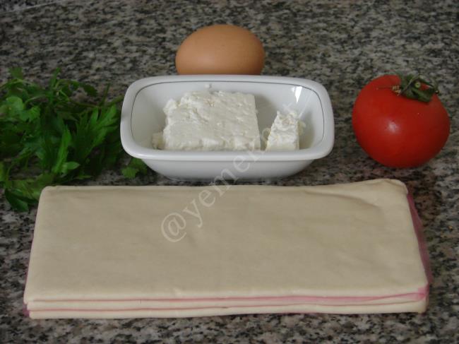 Peynirli Milföy Böreği - Yapılışı (1/12) 