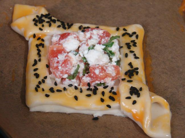 Peynirli Milföy Böreği - Yapılışı (8/12) 