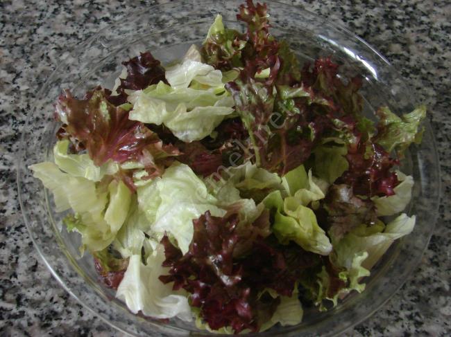 Susamlı Tavuk Salatası - Yapılışı (4/8) 