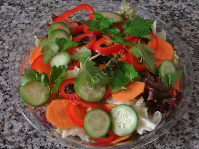 Susamlı Tavuk Salatası - Yapılışı (6/8) 