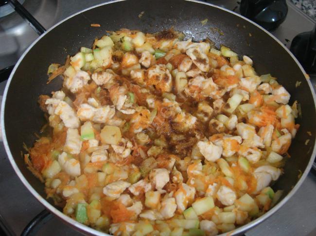 Tavuklu Çin Böreği - Yapılışı (4/16) 