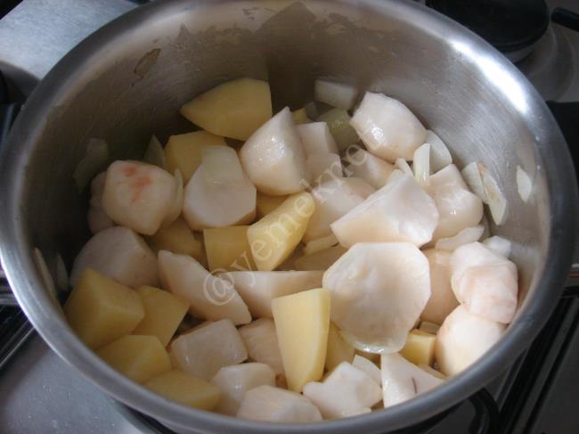 Yer Elması Çorbası - Yapılışı (2/8) 