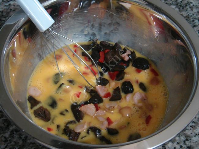 Zeytinli Omlet - Yapılışı (3/8) 