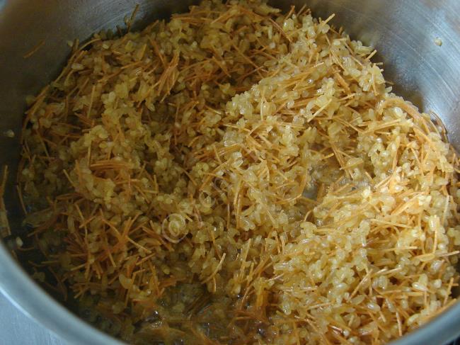 Şehriyeli Bulgur Pilavı - Yapılışı (4/8) 