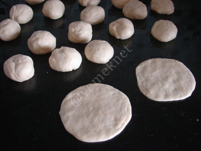 Kıymalı Nişastalı Poğaça - Yapılışı (7/16) 