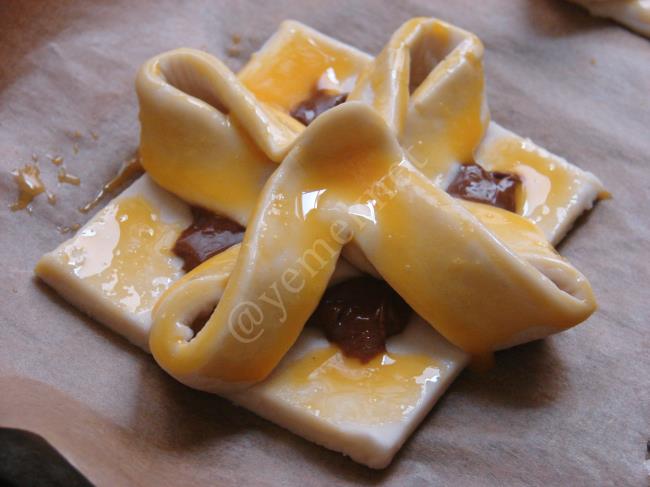 Çikolatalı Yıldız Milföyler - Yapılışı (3/8) 