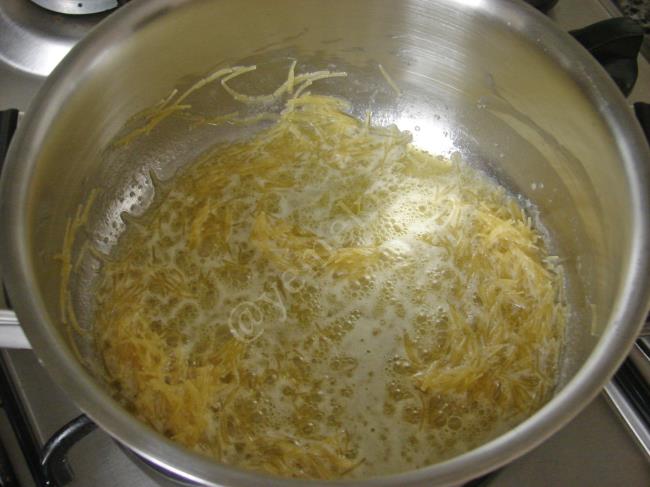 Kırmızı Biberli  Mısırlı Pilav - Yapılışı (2/8) 