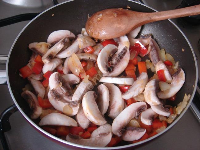 Mantar Soslu Antrikot - Yapılışı (6/12) 