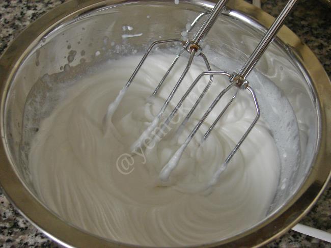 Bisküvili Şantili Çilek - Yapılışı (2/12) 